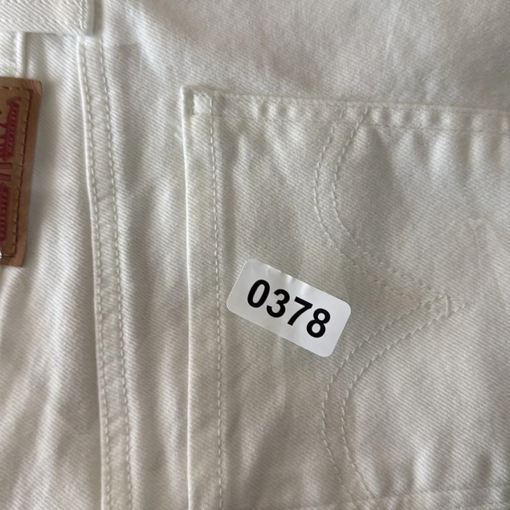 Levi's Mid Rise Mid Length Denim Shorts Women's Size 31 - Picture 13 of 13